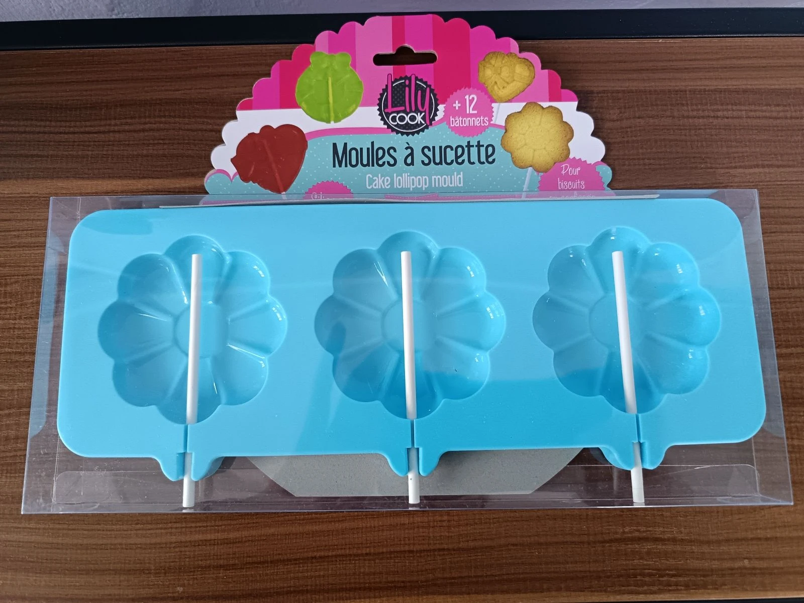 Lot Silicone Pacifier and Cookie Molds with Sticks - New – photo 2